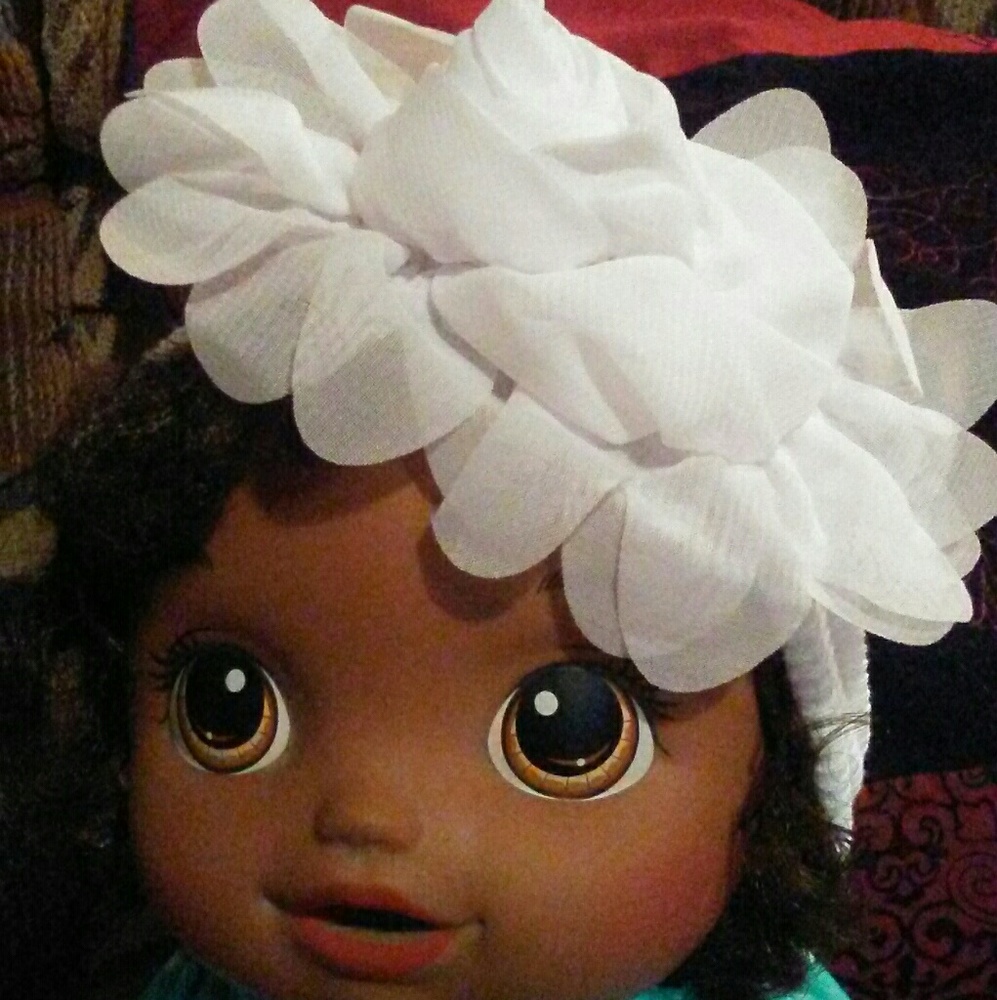 Silky white flower knit baby/toddler hat